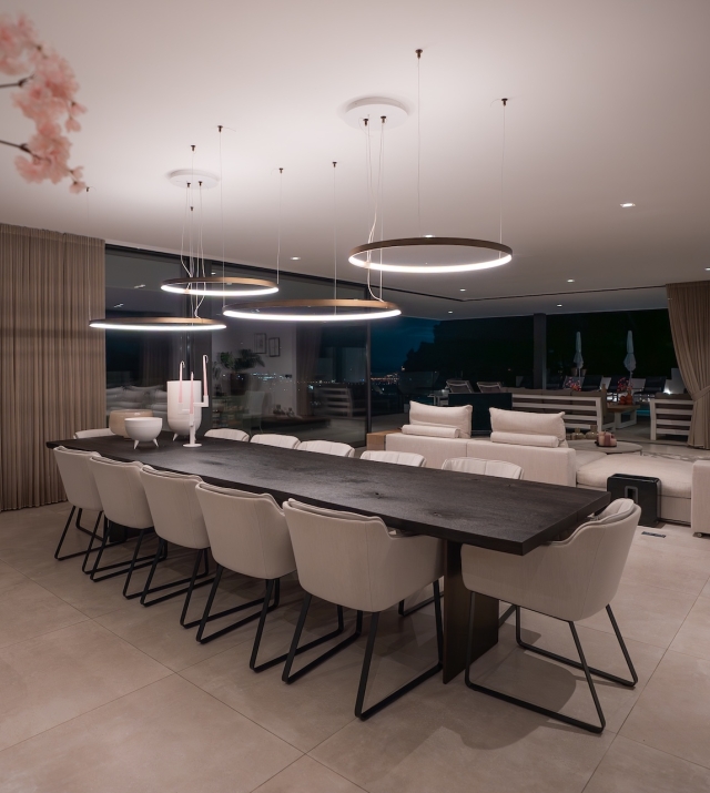 Resa Estates luxury vila Can Furnet modern Villa moderna night living.jpg